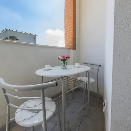Apartamento Lumina - Sunny Flat With Balcony Como