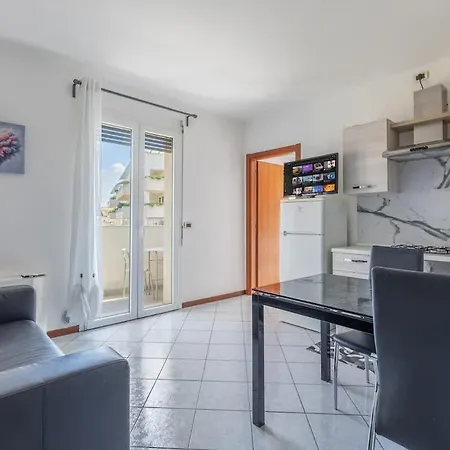 Lumina - Sunny Flat With Balcony Apartamento Como